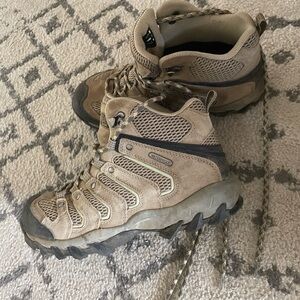 Women’s Redhead brand hiking boots- excellent condition!